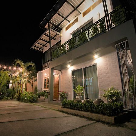 Casa Malee Hotel Чиангмай Екстериор снимка