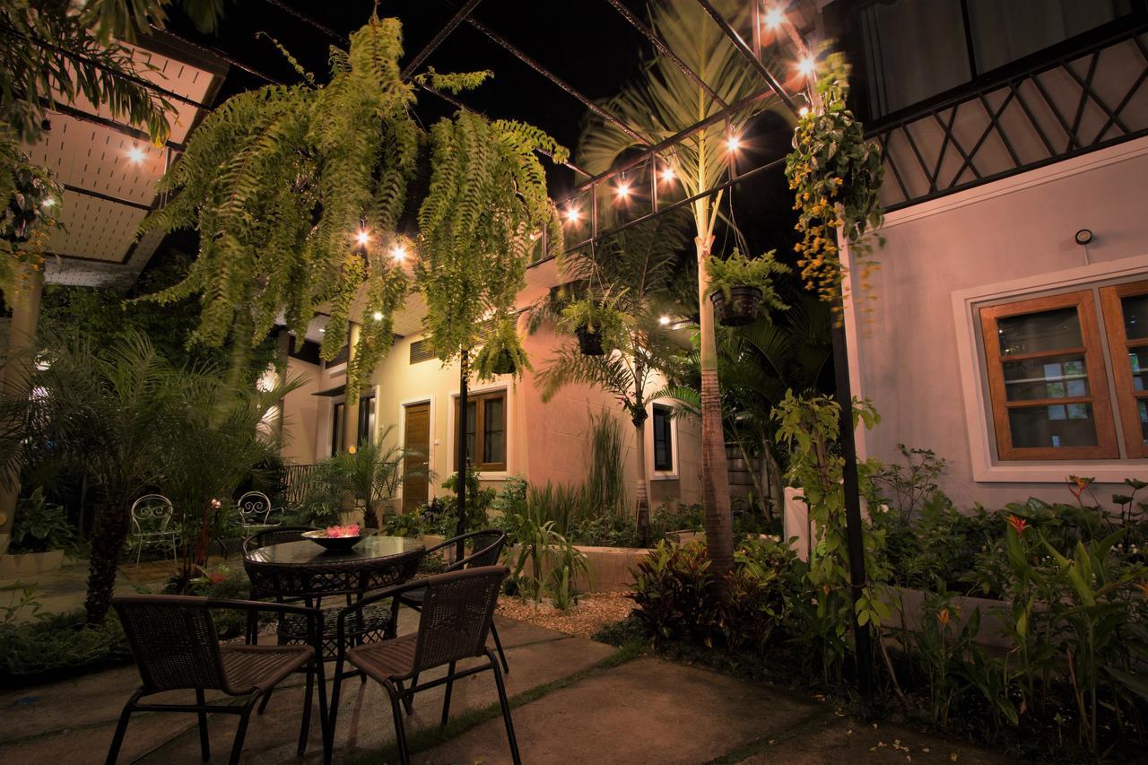 Casa Malee Hotel Чиангмай Екстериор снимка