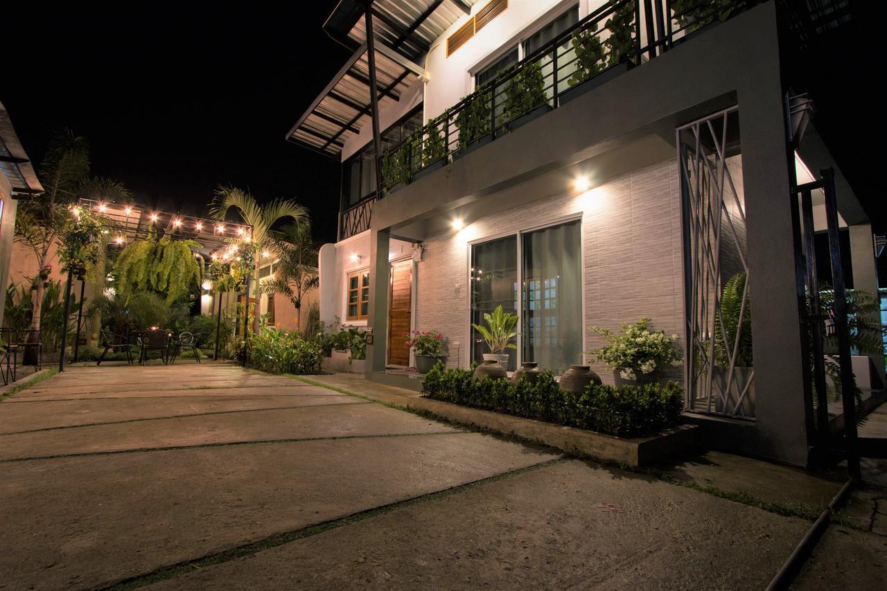 Casa Malee Hotel Чиангмай Екстериор снимка