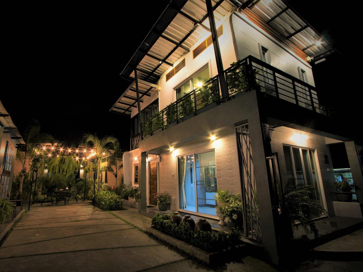 Casa Malee Hotel Чиангмай Екстериор снимка